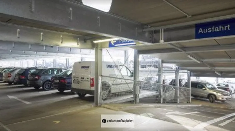 Parkhaus Gateway Gardens Holiday Parking Nord guenstigparken.de