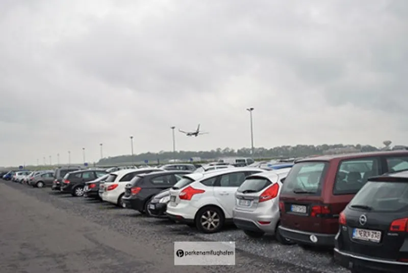 Parken Flughafen Charleroi P3 Bild 3