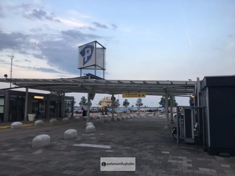 Parken Flughafen Amsterdam P3 Bild 4