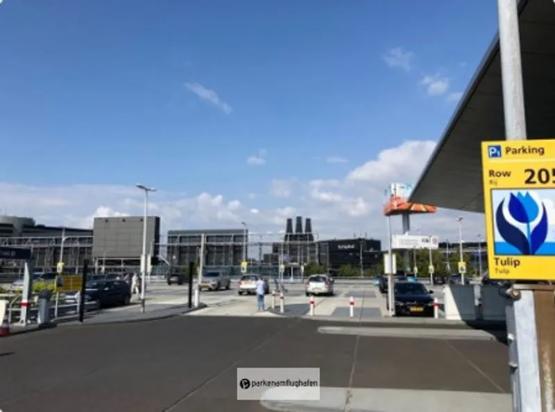 Parken Flughafen Amsterdam P1 Bild 2